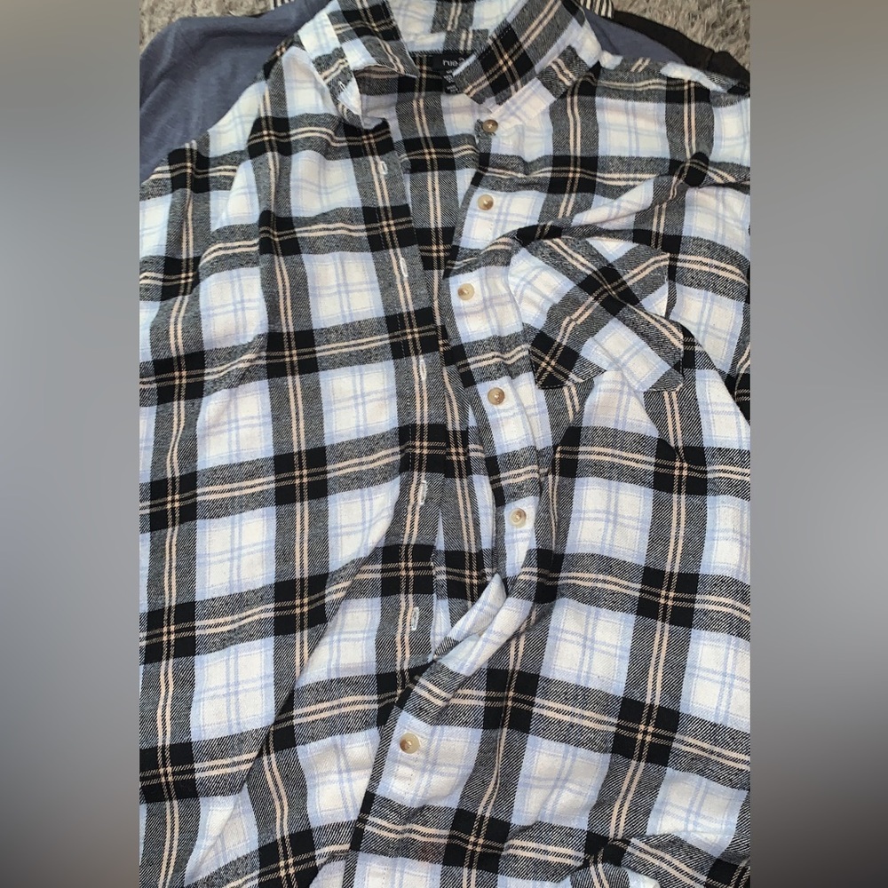 Size medium Rue21 Flannels
